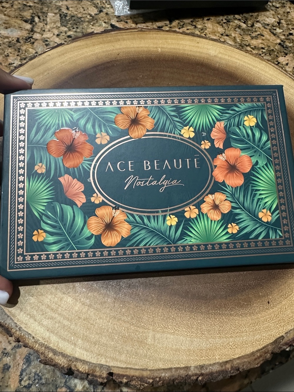 Ace Beaute Nostalgia Eyeshadow Palette